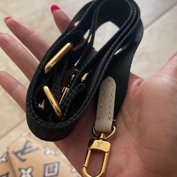 SOLD !!!Louis Vuitton brand new - Wild at Heart Felicie Strap n Go - Picture 5 of 7